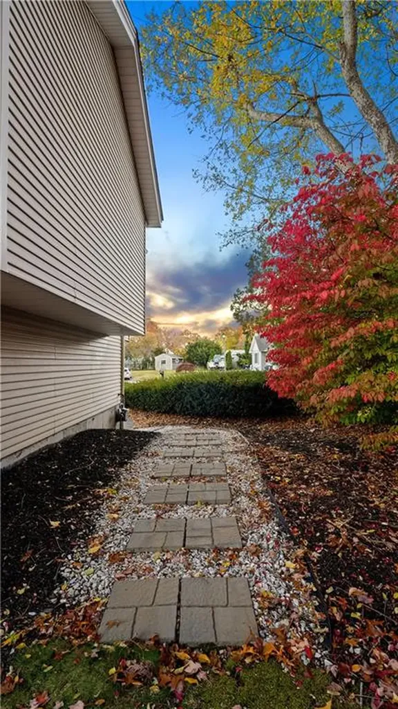 27 Great Oak Drive Warwick RI 02886