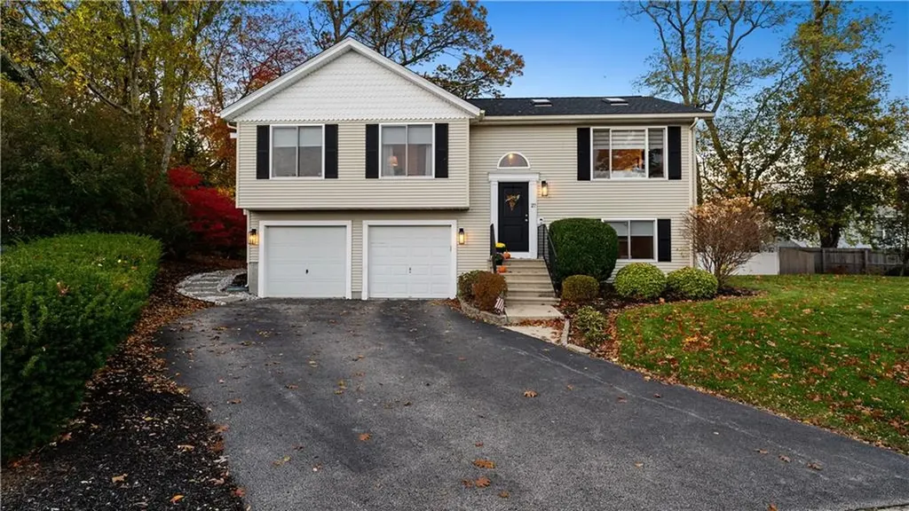 27 Great Oak Drive Warwick RI 02886