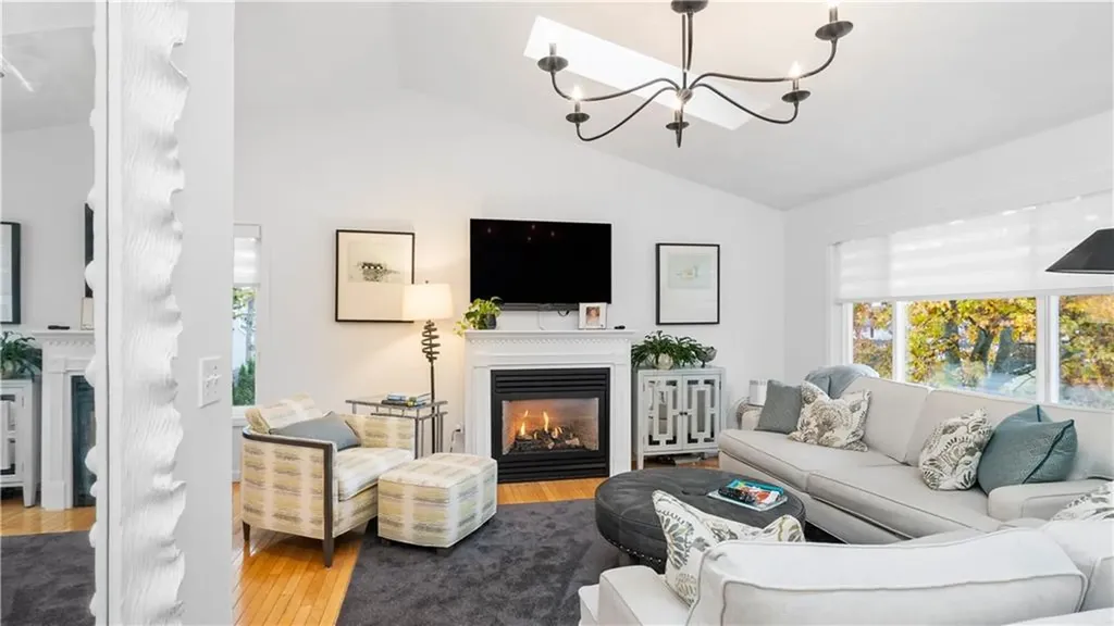 27 Great Oak Drive Warwick RI 02886