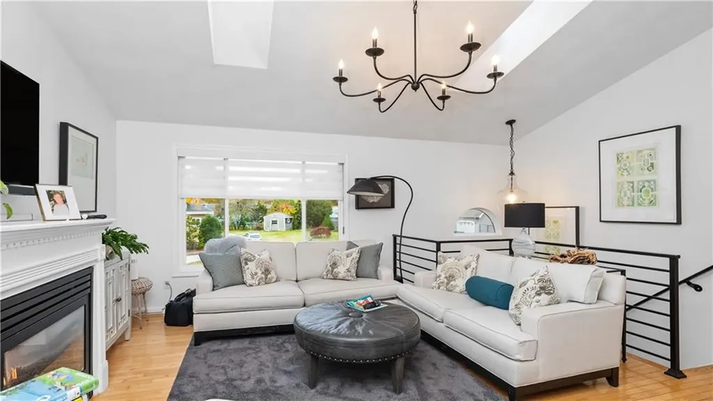 27 Great Oak Drive Warwick RI 02886