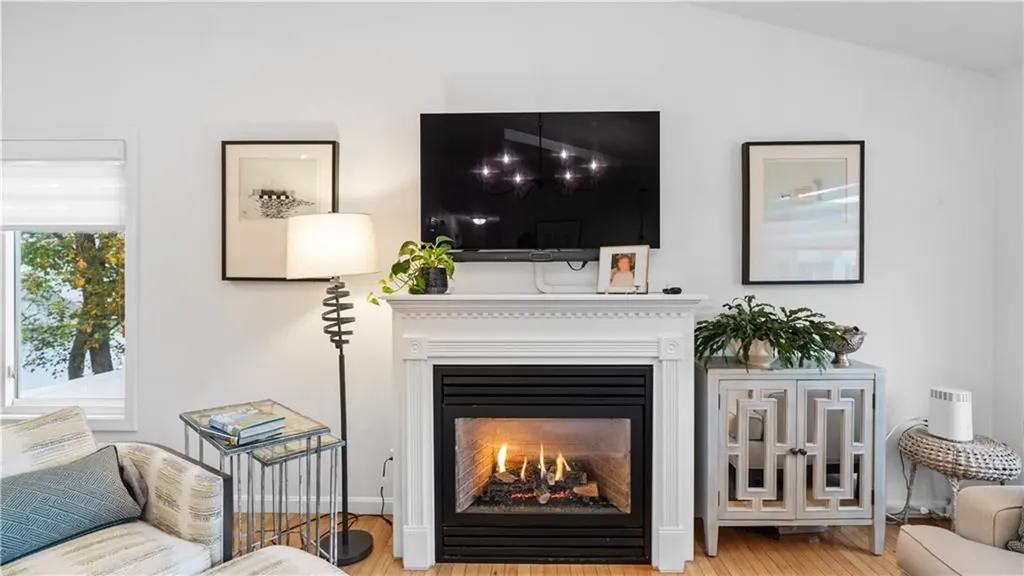 27 Great Oak Drive Warwick RI 02886