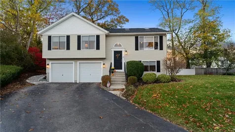 27 Great Oak Drive Warwick RI 02886
