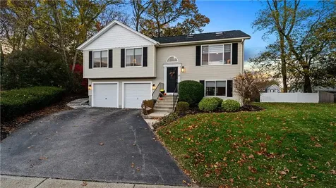 27 Great Oak Drive Warwick RI 02886