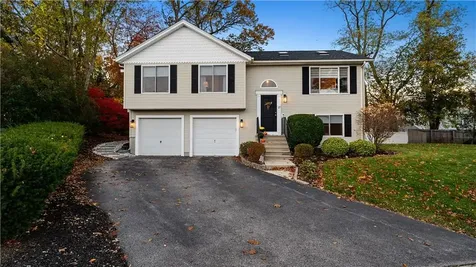 27 Great Oak Drive Warwick RI 02886