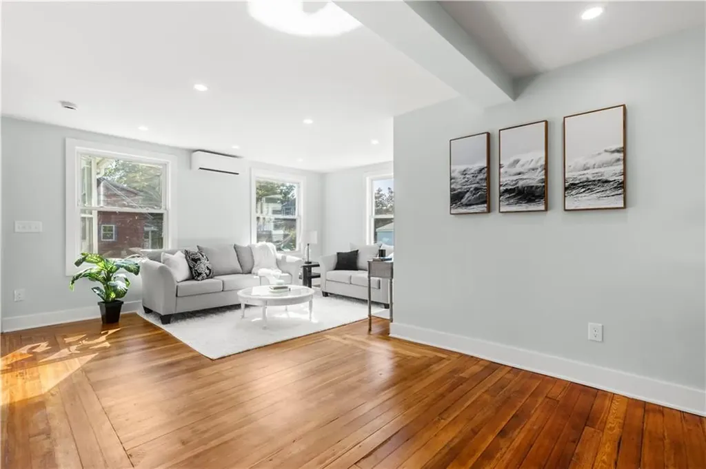 28 Manchester Street Warwick RI 02888