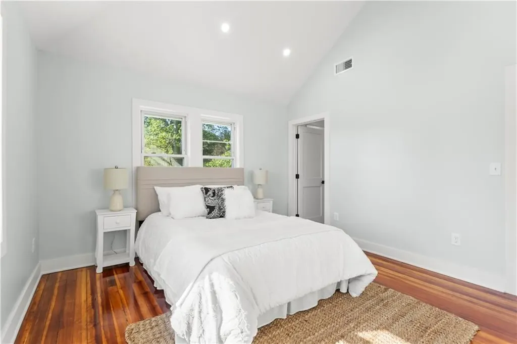 28 Manchester Street Warwick RI 02888