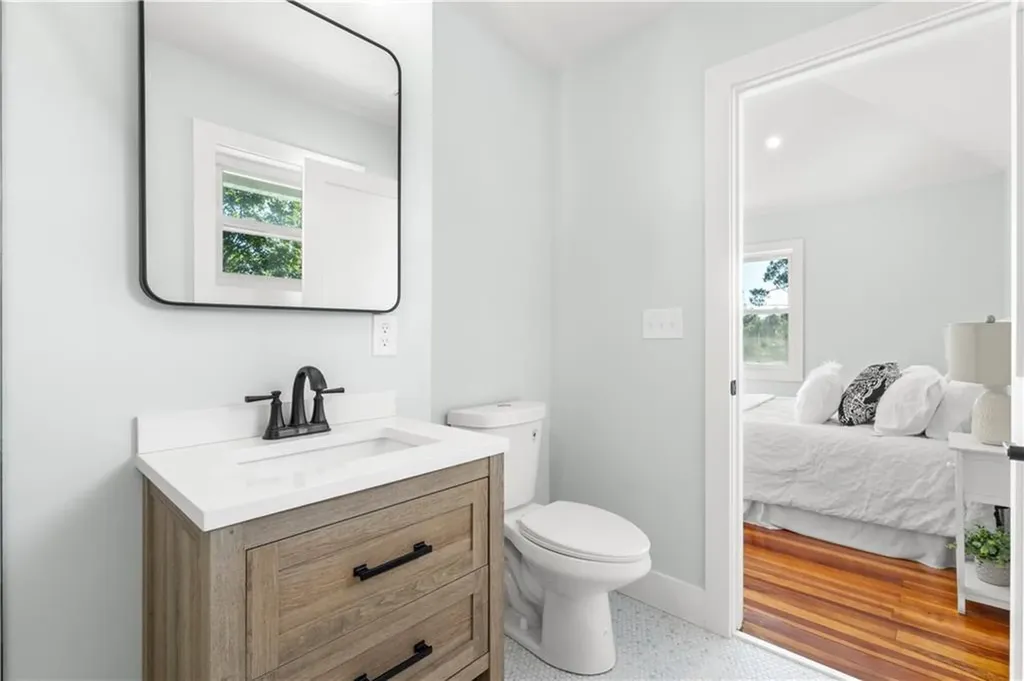 28 Manchester Street Warwick RI 02888