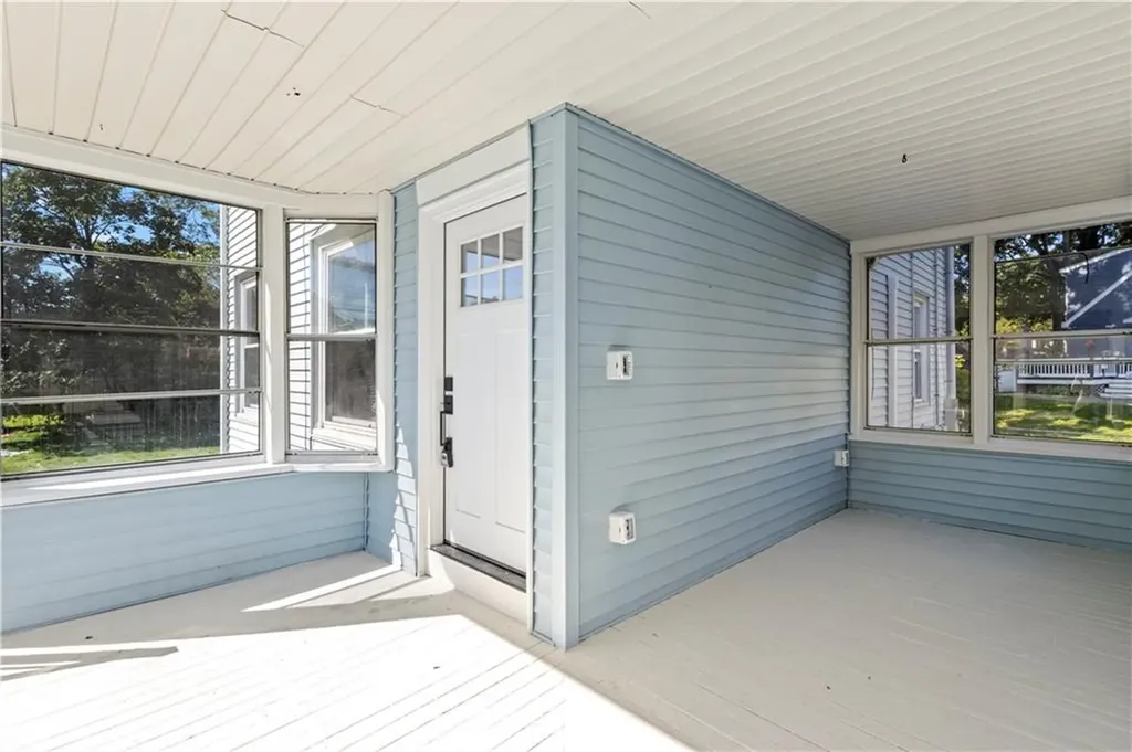 28 Manchester Street Warwick RI 02888