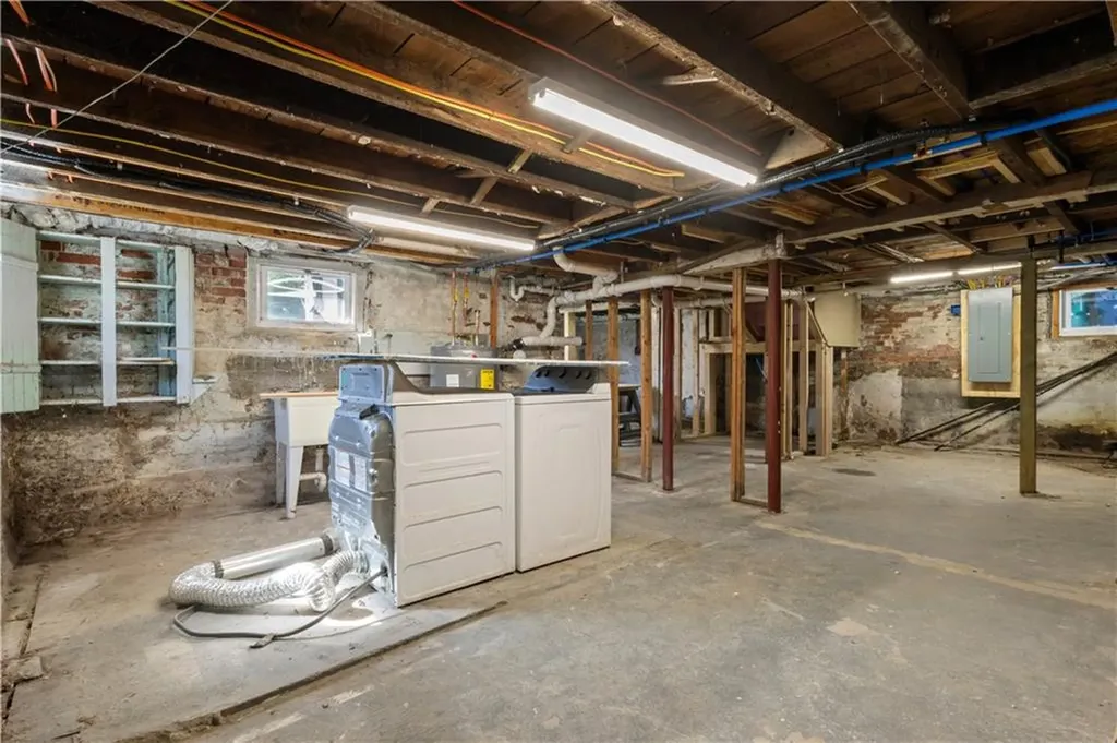 28 Manchester Street Warwick RI 02888