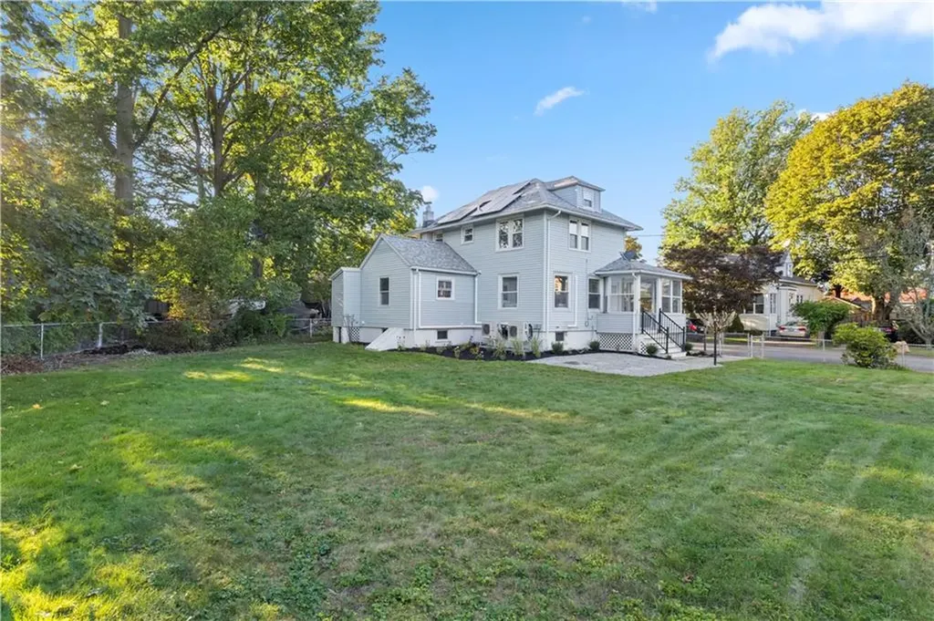 28 Manchester Street Warwick RI 02888