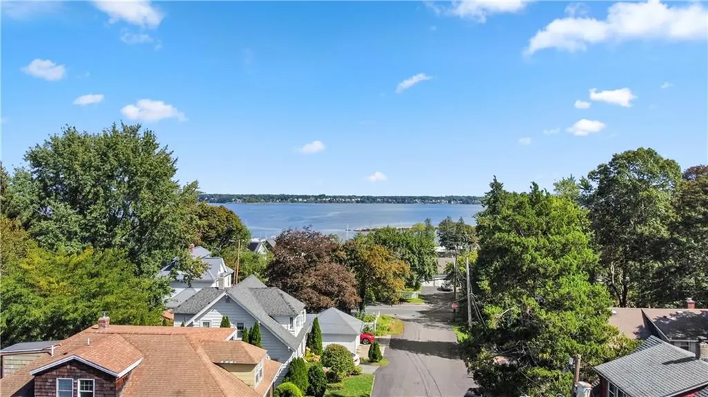 28 Manchester Street Warwick RI 02888