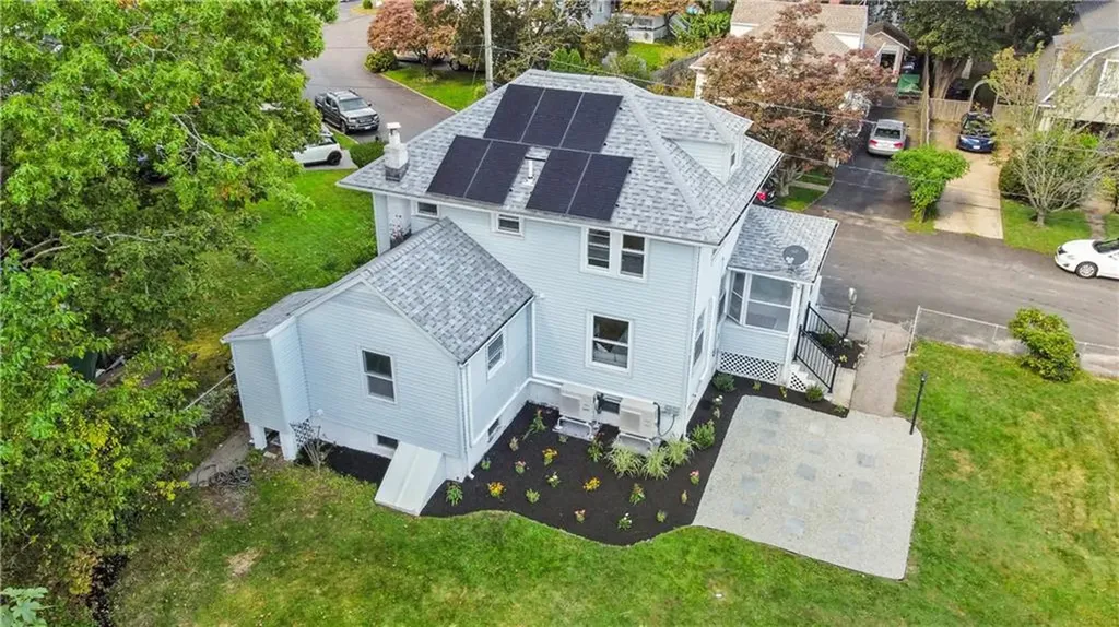 28 Manchester Street Warwick RI 02888