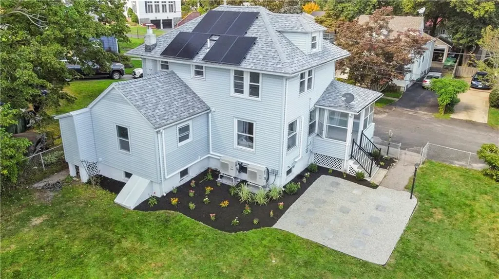 28 Manchester Street Warwick RI 02888