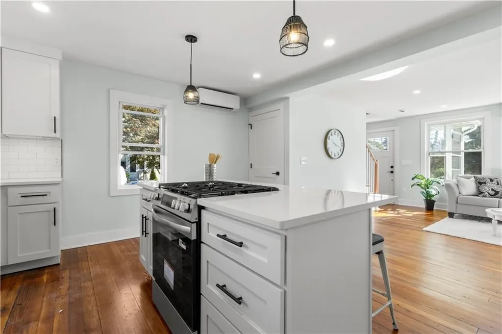 28 Manchester Street Warwick RI 02888