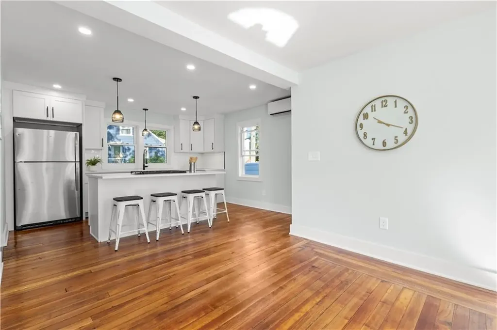 28 Manchester Street Warwick RI 02888