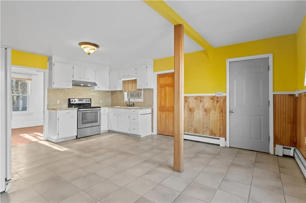 147 Warwick Street Woonsocket RI 02895