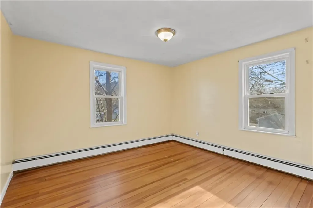 147 Warwick Street Woonsocket RI 02895