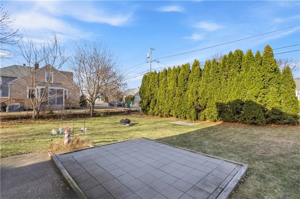 147 Warwick Street Woonsocket RI 02895