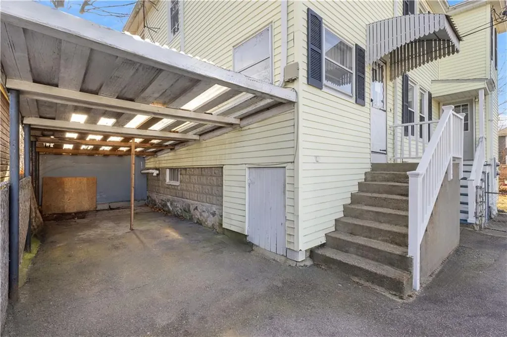 147 Warwick Street Woonsocket RI 02895