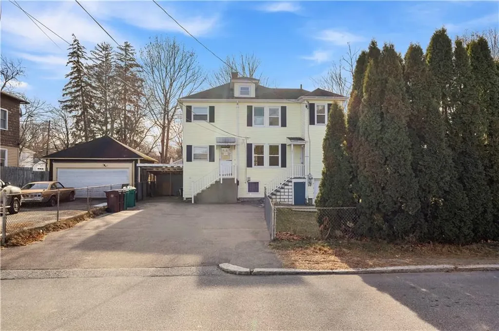 147 Warwick Street Woonsocket RI 02895