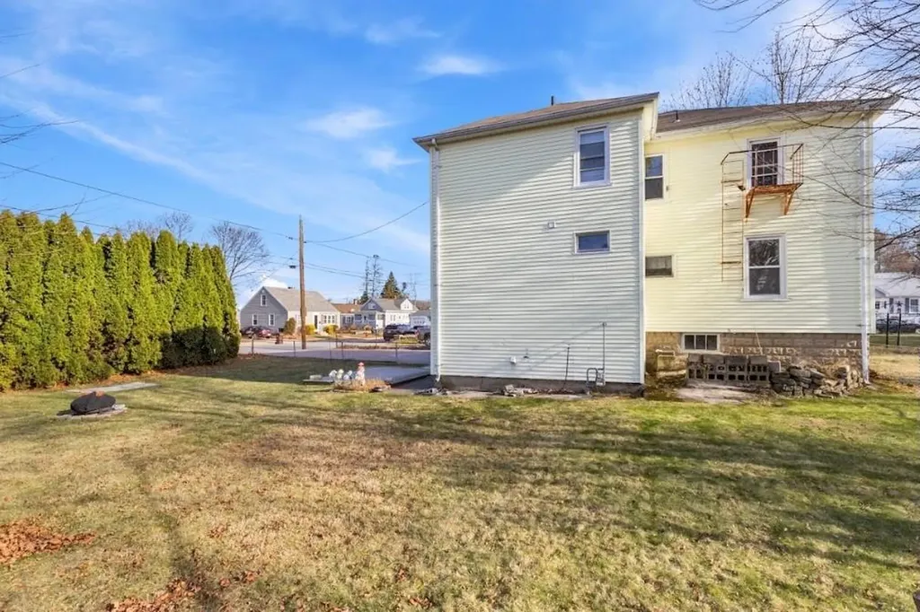147 Warwick Street Woonsocket RI 02895
