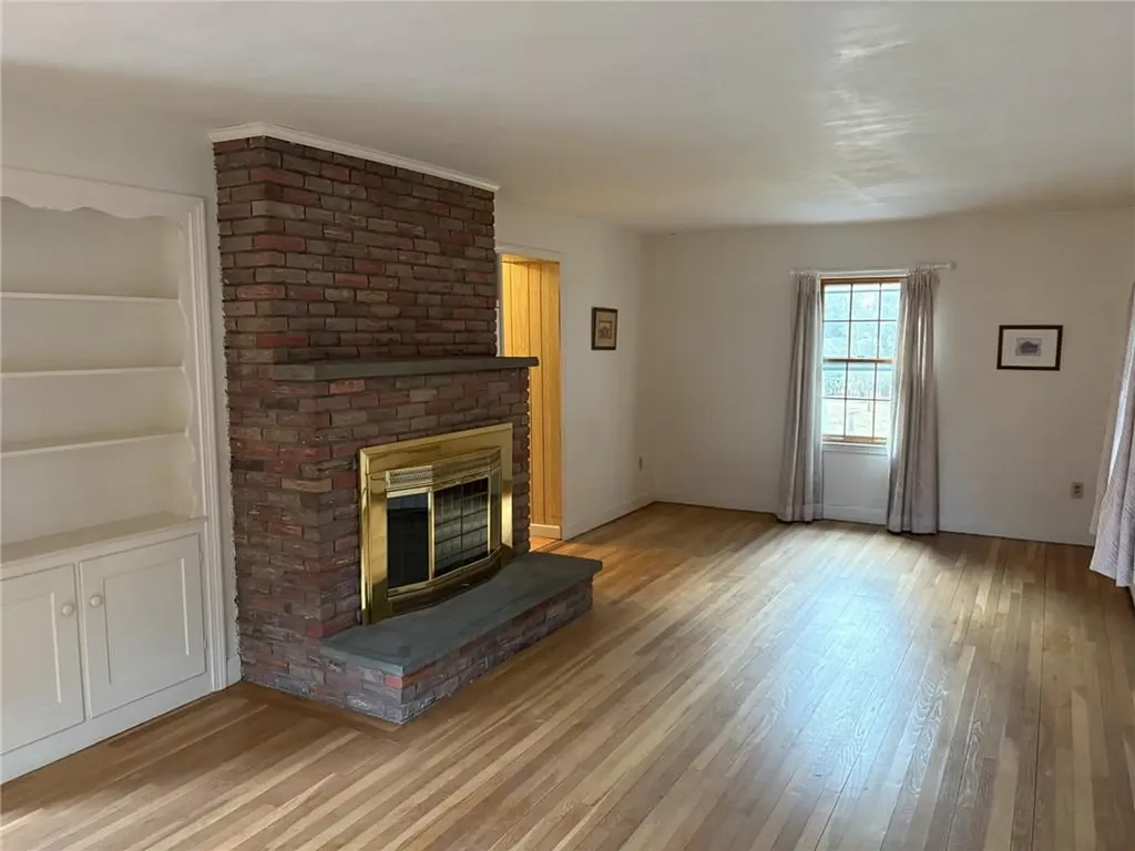 10 Jesse Davis Lane Barrington RI 02806