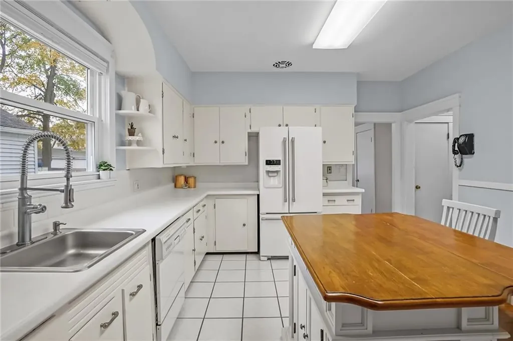 84 Enfield Avenue Providence RI 02908