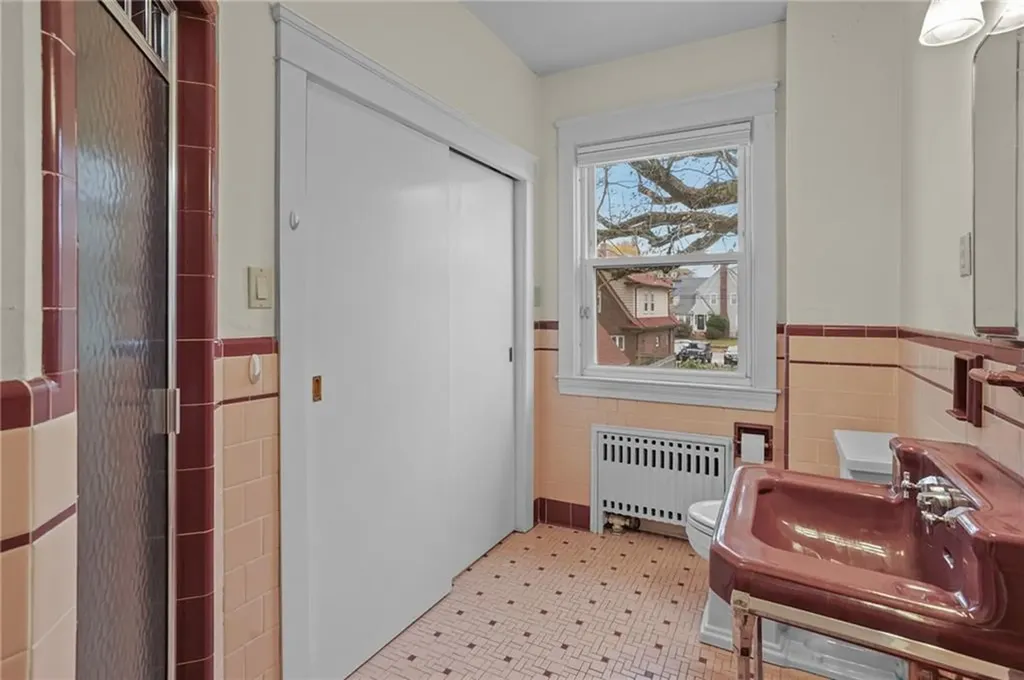 84 Enfield Avenue Providence RI 02908