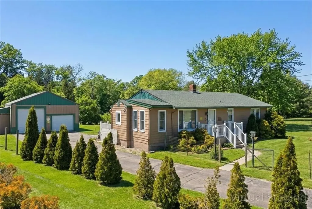 16 Oak Street Hopkinton RI 02804