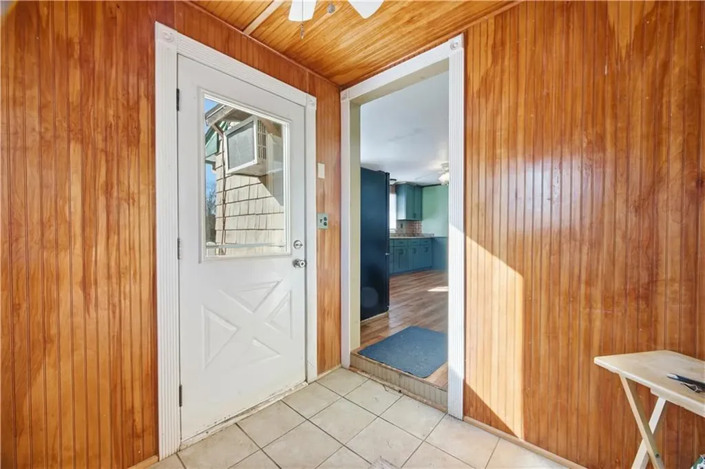 16 Oak Street Hopkinton RI 02804