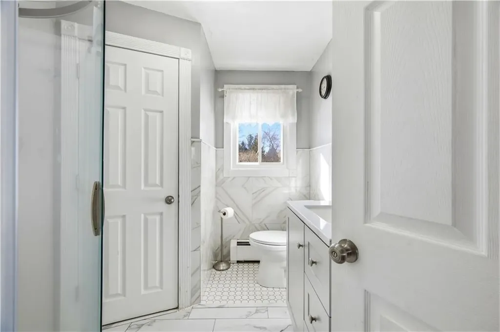 16 Oak Street Hopkinton RI 02804