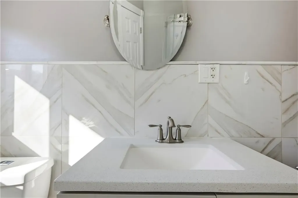 16 Oak Street Hopkinton RI 02804