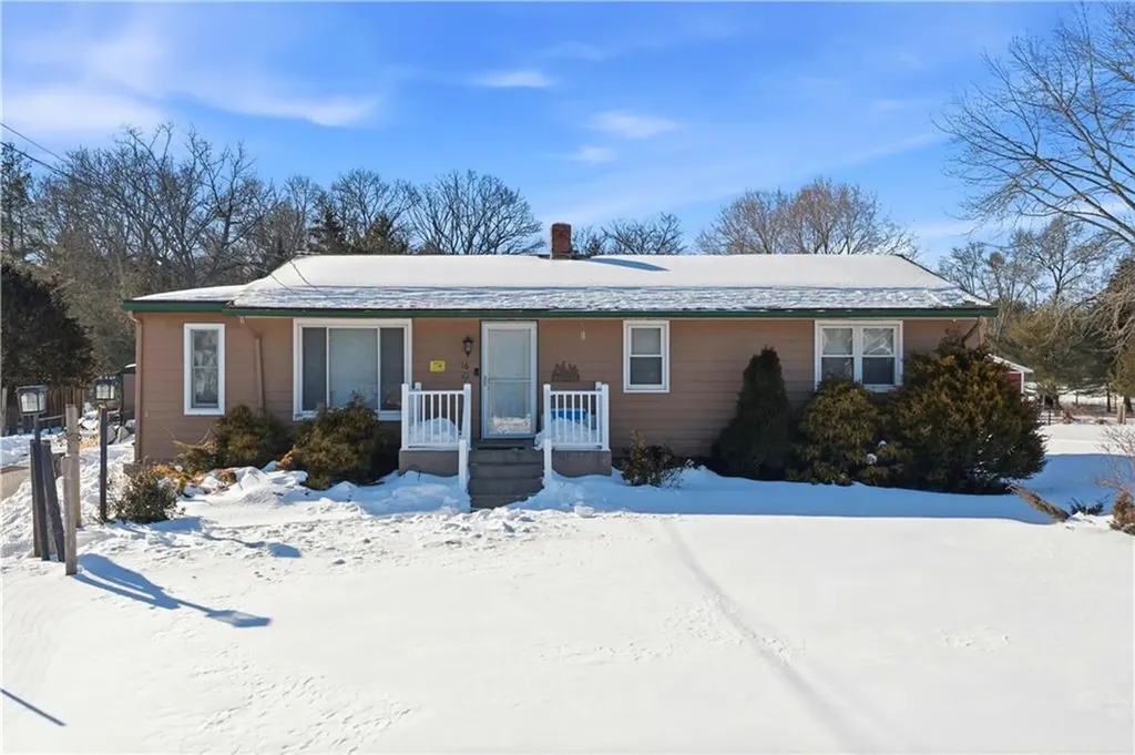 16 Oak Street Hopkinton RI 02804