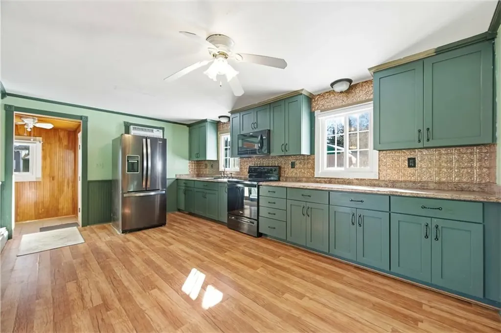 16 Oak Street Hopkinton RI 02804