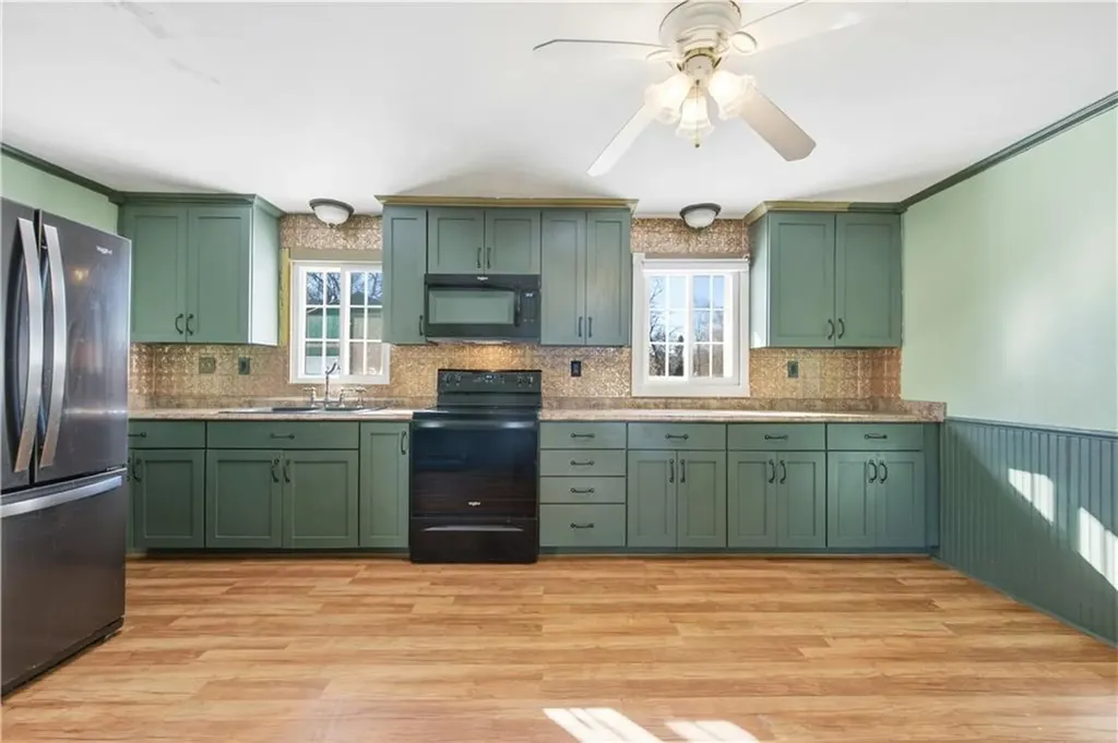 16 Oak Street Hopkinton RI 02804