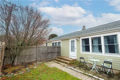 391 Aquidneck Avenue Middletown RI 02842