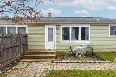 391 Aquidneck Avenue Middletown RI 02842