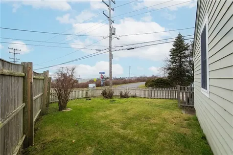 391 Aquidneck Avenue Middletown RI 02842
