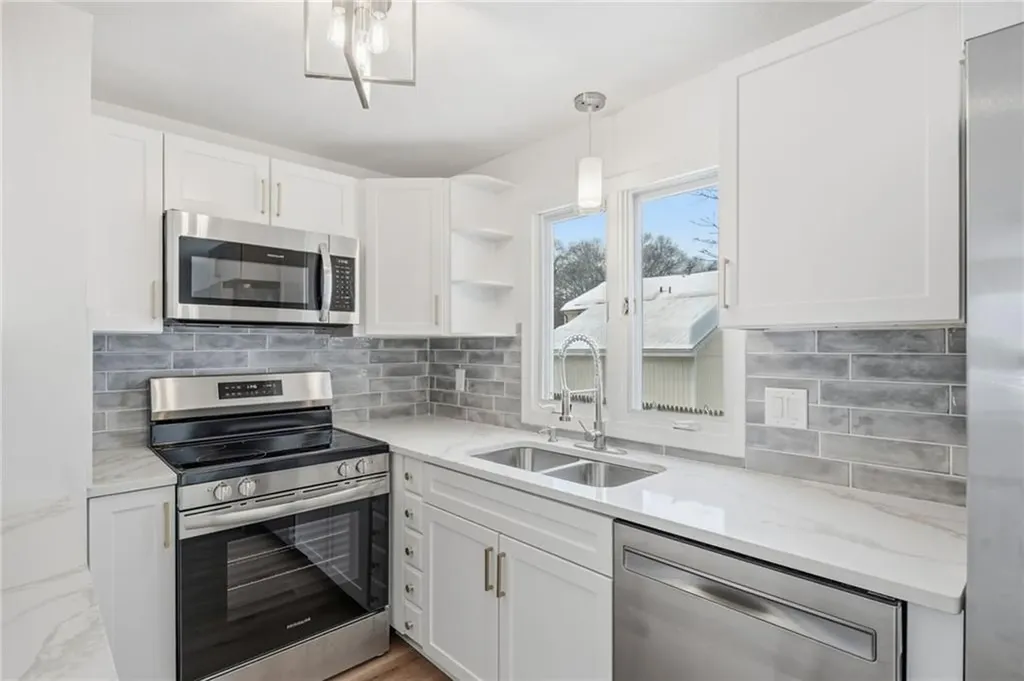 23 Benefit Street Warwick RI 02886