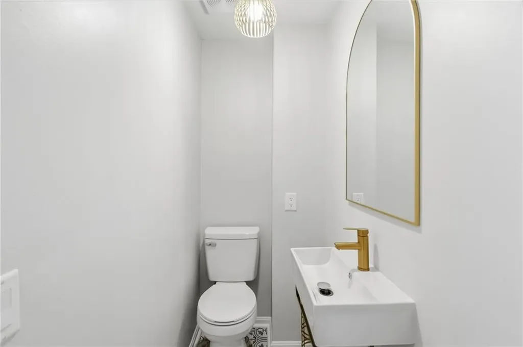 23 Benefit Street Warwick RI 02886