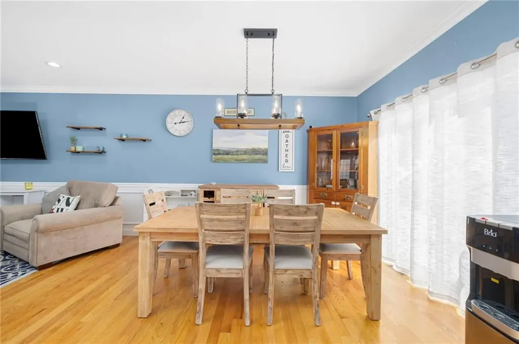 136 Cobble Hill Road Lincoln RI 02865