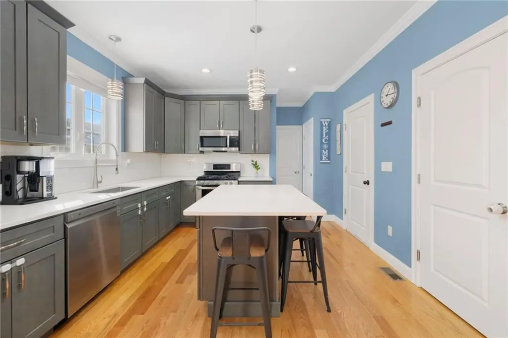 136 Cobble Hill Road Lincoln RI 02865