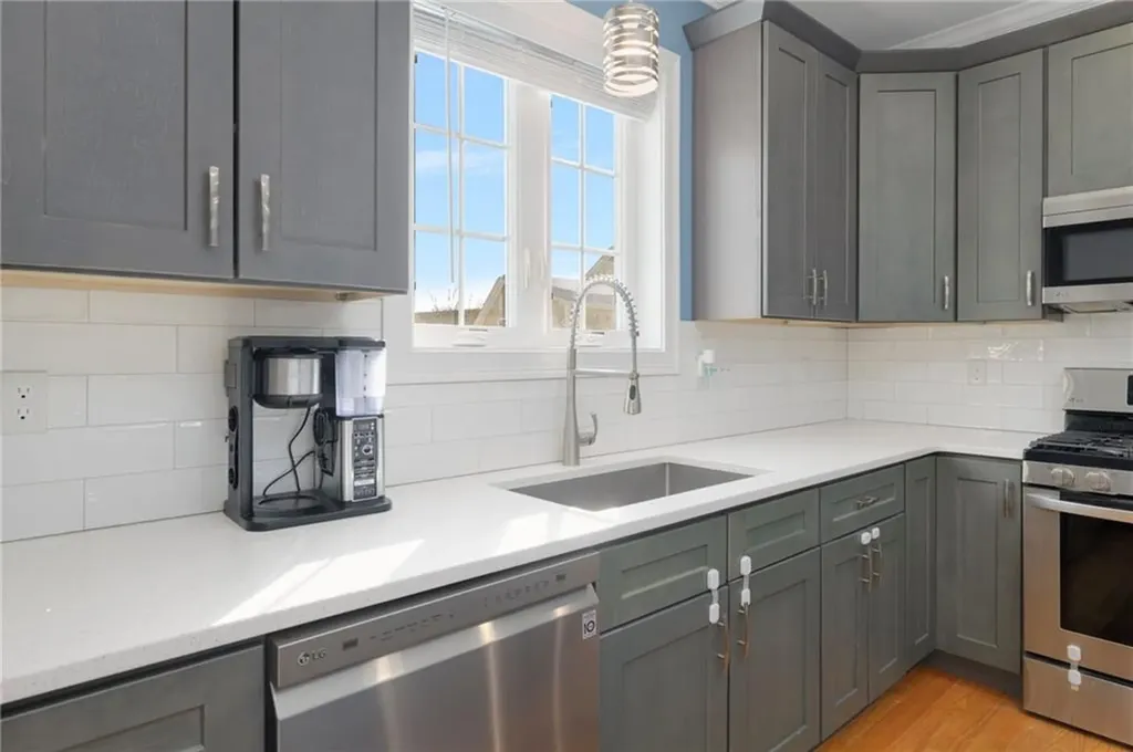 136 Cobble Hill Road Lincoln RI 02865