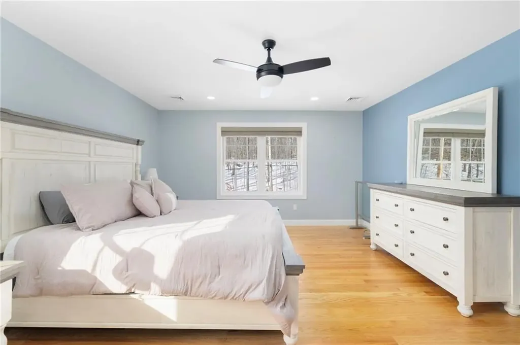 136 Cobble Hill Road Lincoln RI 02865