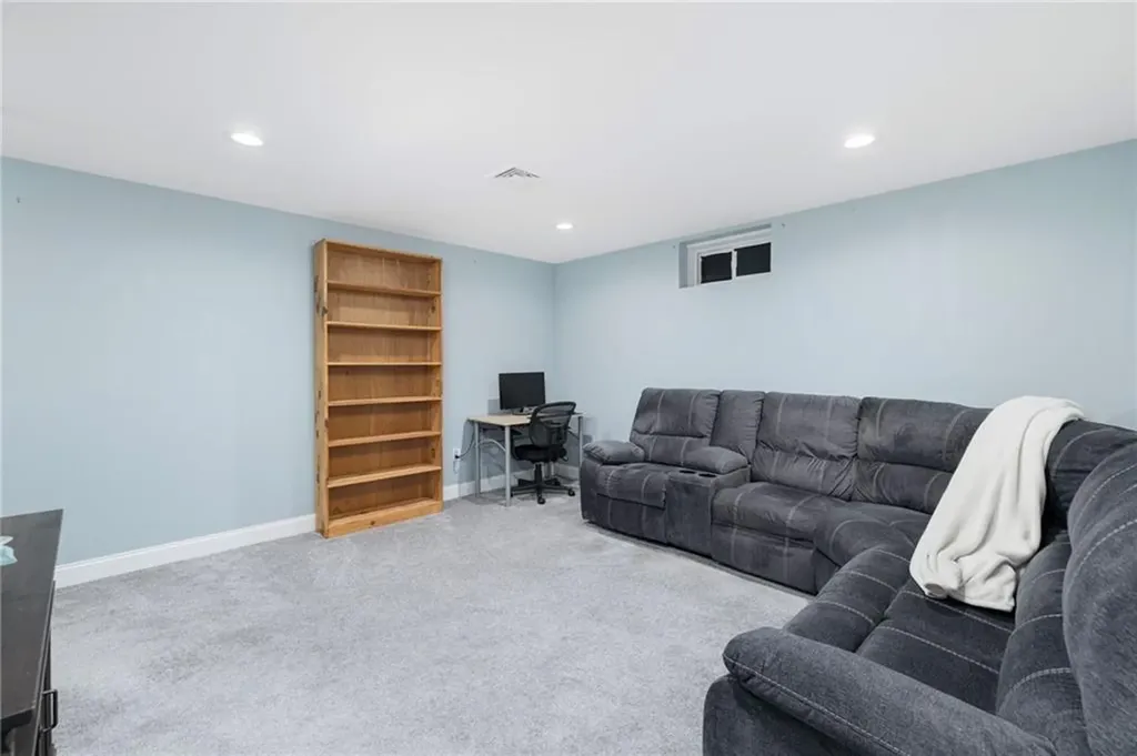 136 Cobble Hill Road Lincoln RI 02865