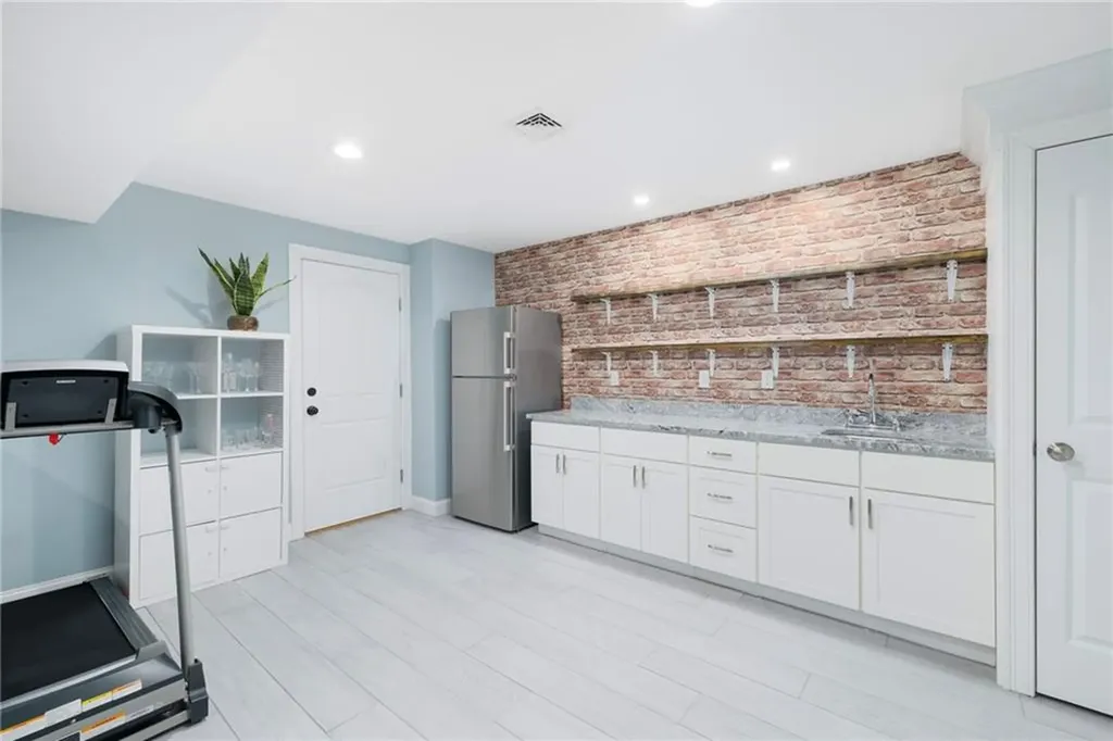 136 Cobble Hill Road Lincoln RI 02865