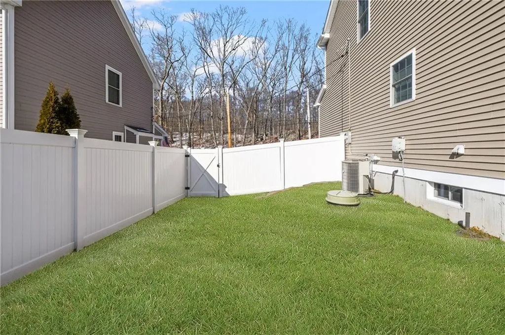 136 Cobble Hill Road Lincoln RI 02865