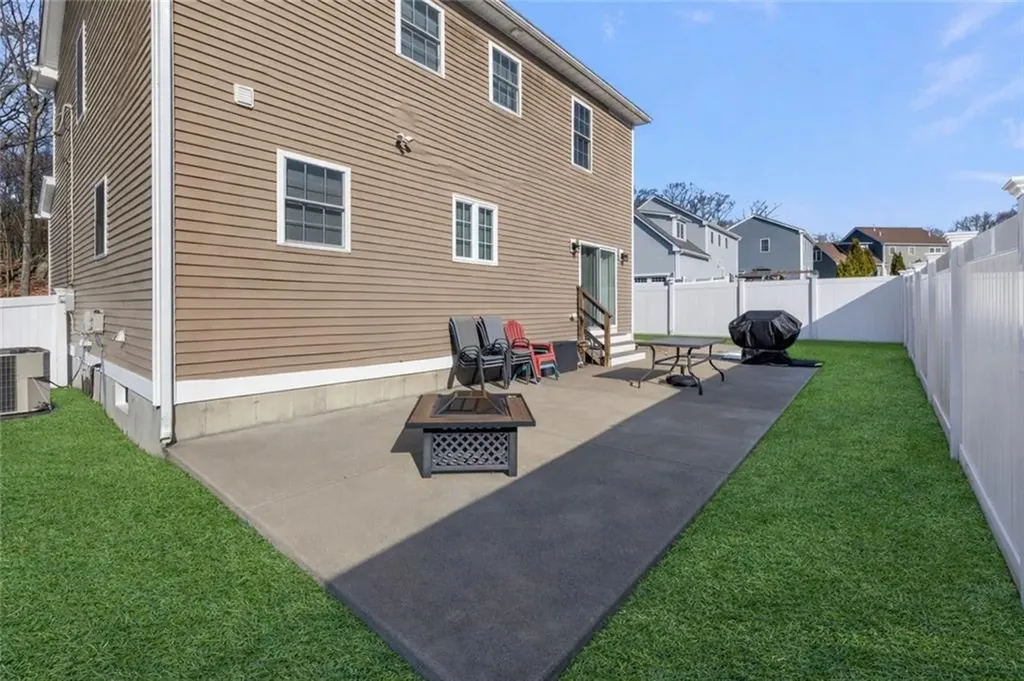 136 Cobble Hill Road Lincoln RI 02865