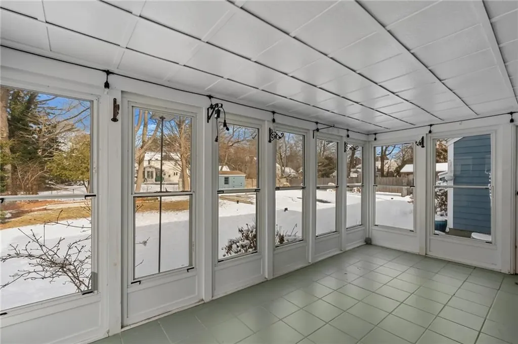 59 Ferry Lane Barrington RI 02806