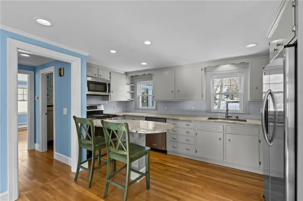 59 Ferry Lane Barrington RI 02806